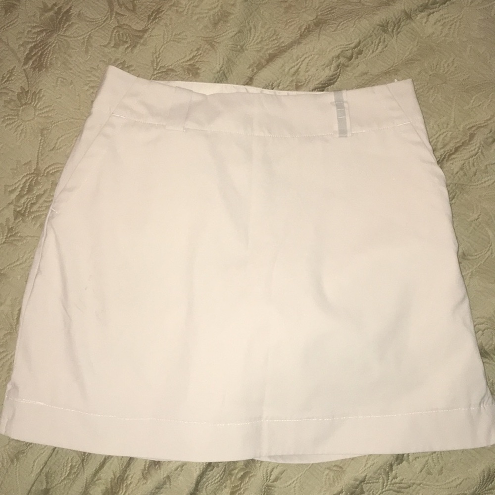 Nike Women’s Golf Skort size 4 khaki color